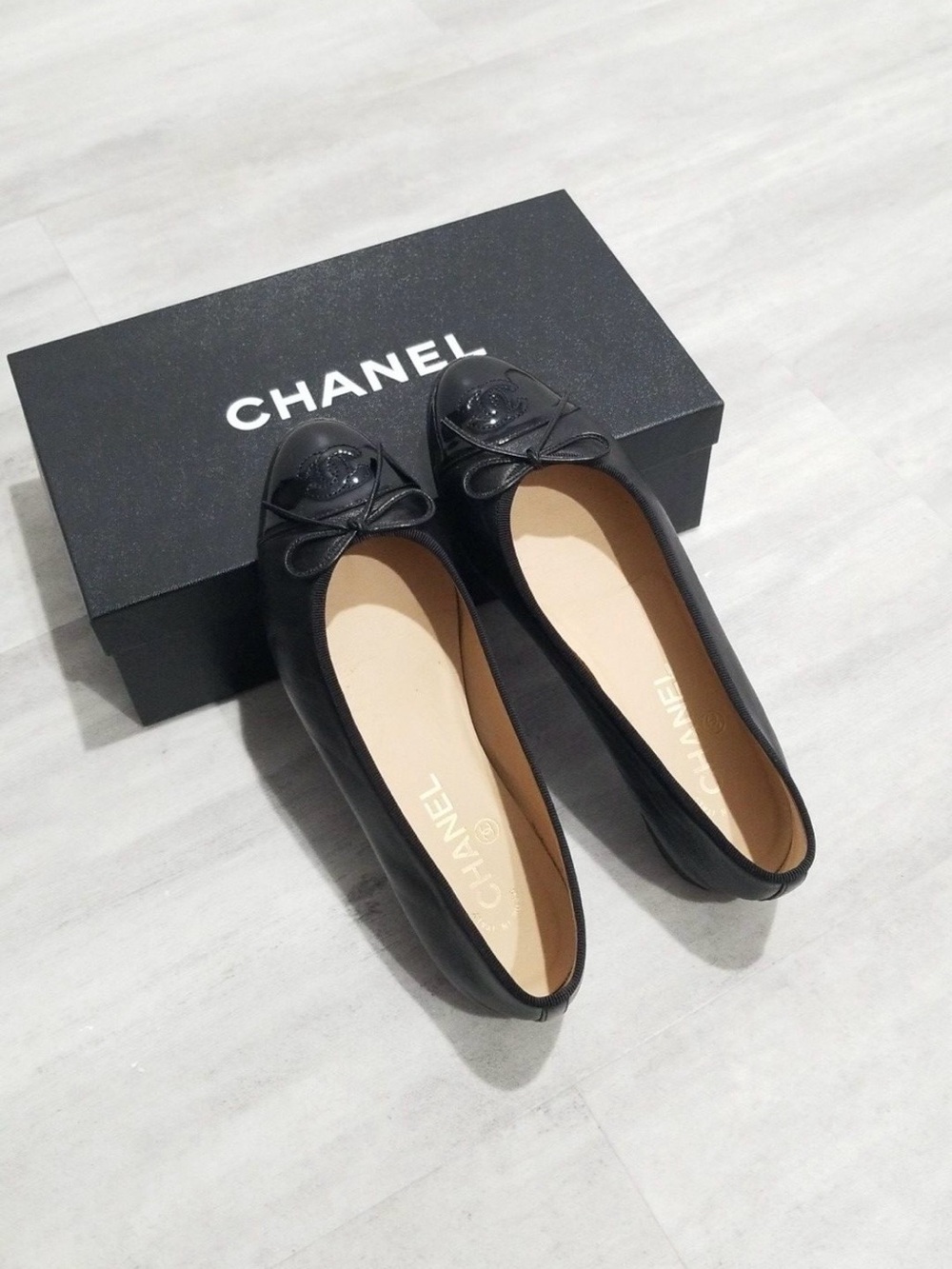 CHANEL Black Leather CC Appliqué Ballet Flats